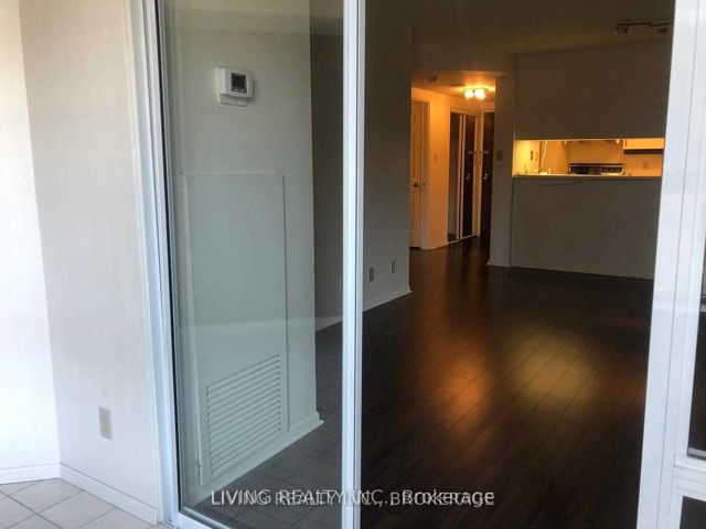PH02 - 717 Bay St