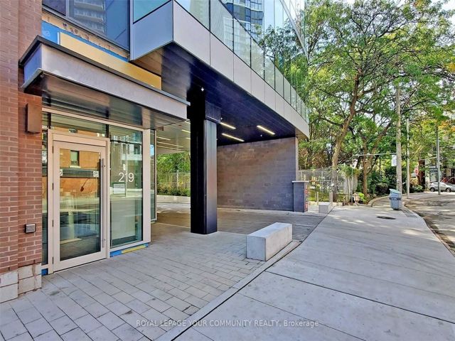2110 - 219 Dundas St E