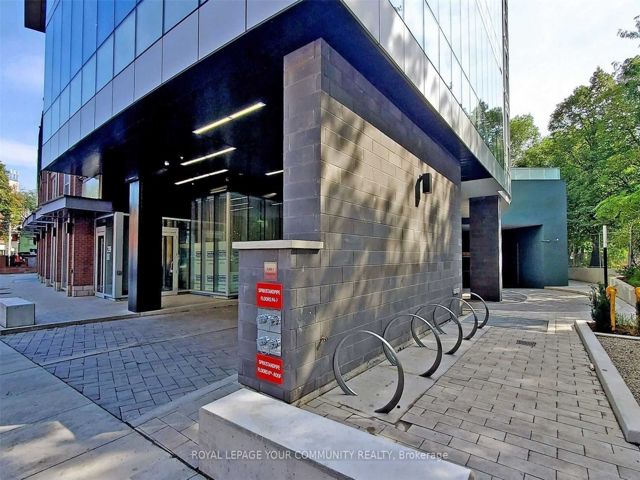 2110 - 219 Dundas St E