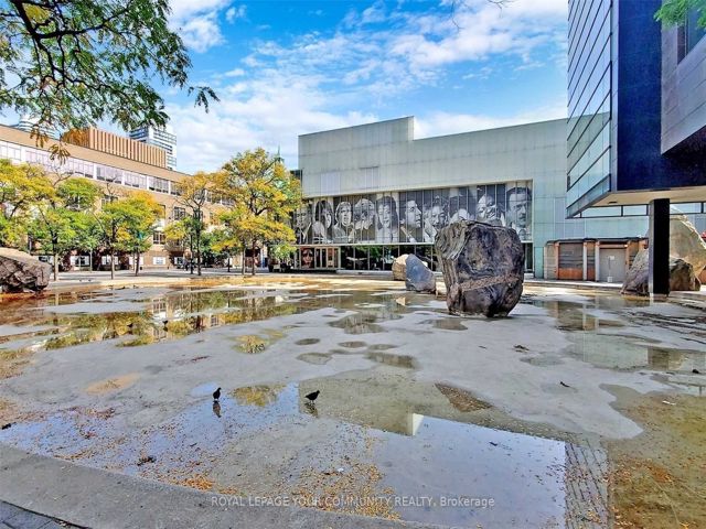 2110 - 219 Dundas St E
