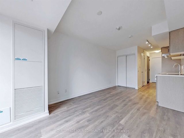 2110 - 219 Dundas St E