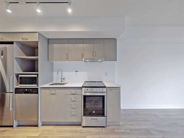2110 - 219 Dundas St E