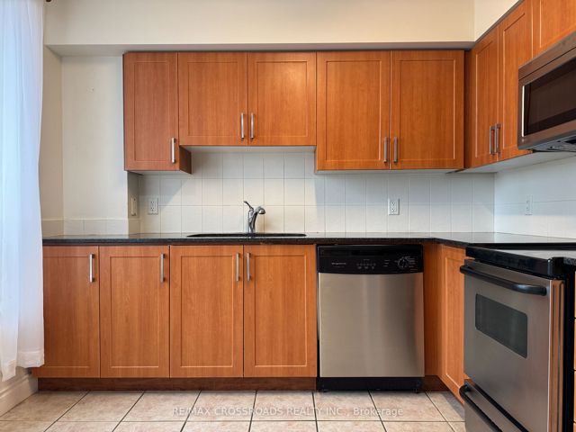 802 - 1103 Leslie St