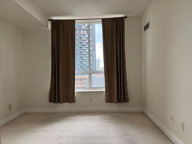 802 - 1103 Leslie St