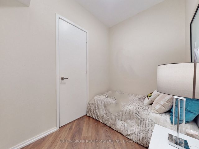 909 - 45 Charles St E