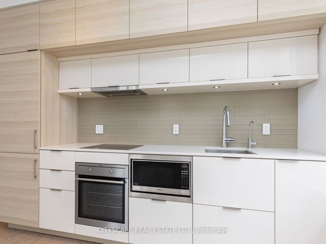 1703 - 88 Scott St