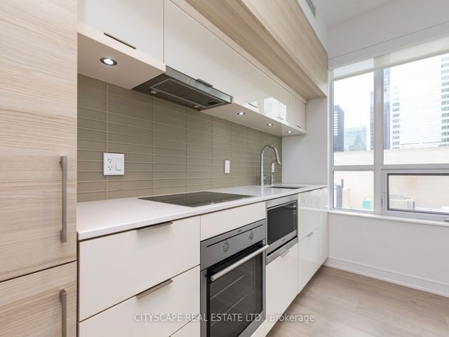 1703 - 88 Scott St