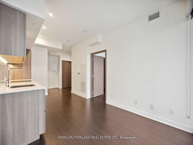 4205 - 17 Bathurst St
