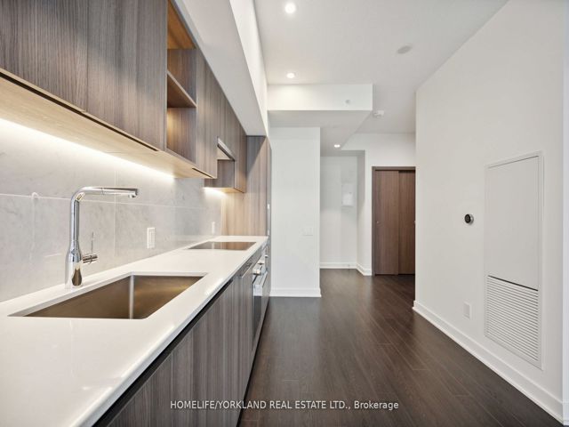 4205 - 17 Bathurst St
