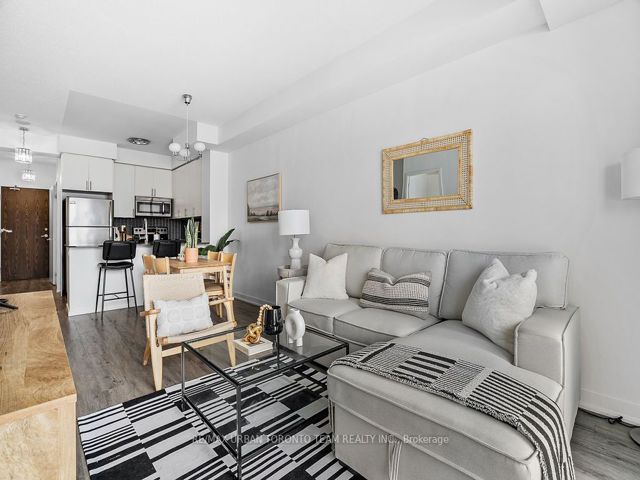514 - 260 Sackville St