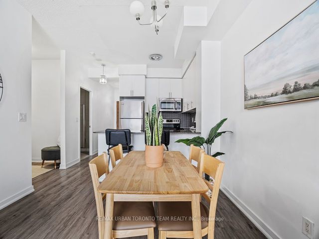 514 - 260 Sackville St