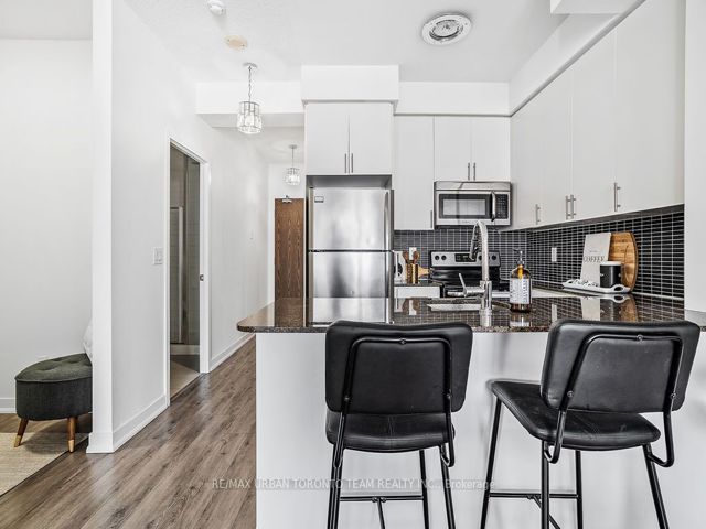 514 - 260 Sackville St
