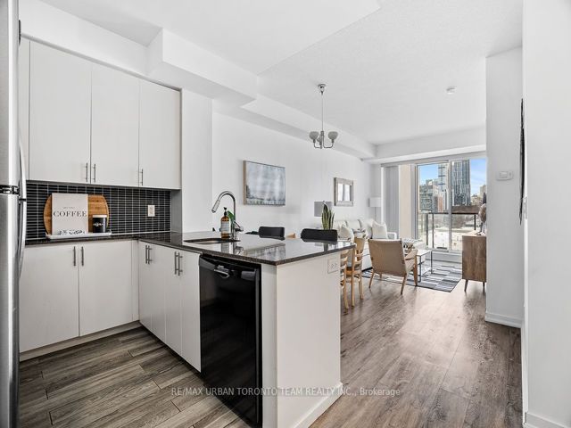 514 - 260 Sackville St