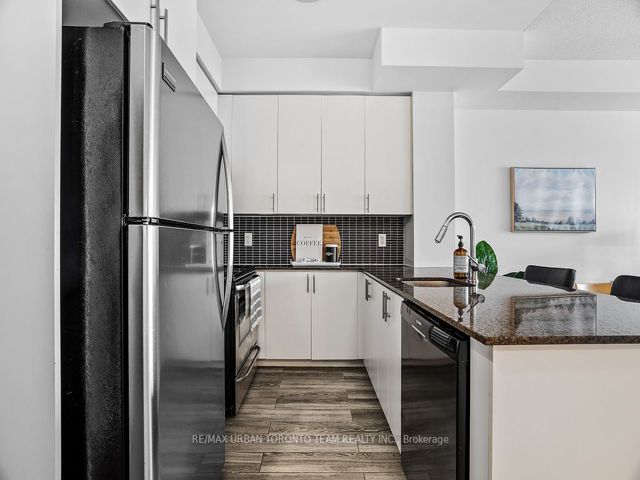 514 - 260 Sackville St