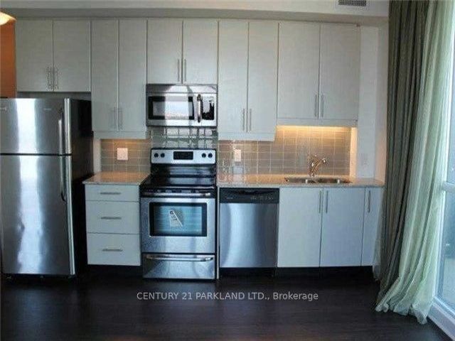 3904 - 33 Bay St