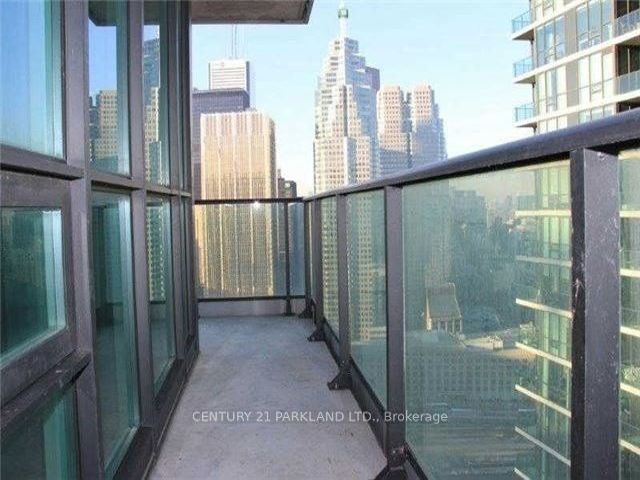 3904 - 33 Bay St