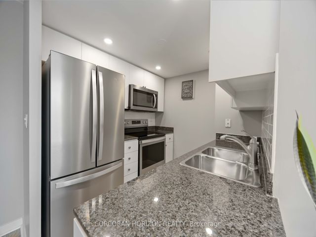 906 - 397 Front St W