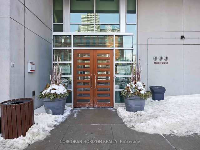 906 - 397 Front St W