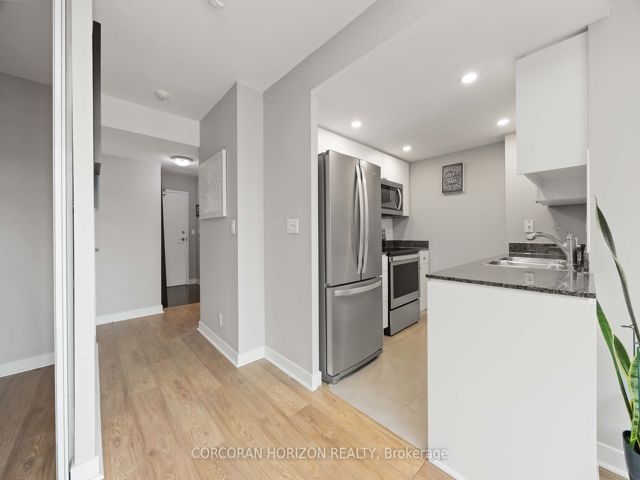 906 - 397 Front St W