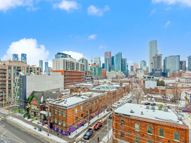 813 - 320 Richmond St E