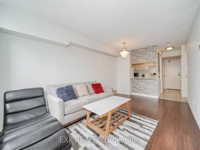 2322 - 633 Bay St