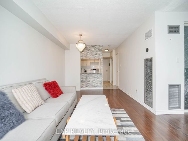 2322 - 633 Bay St