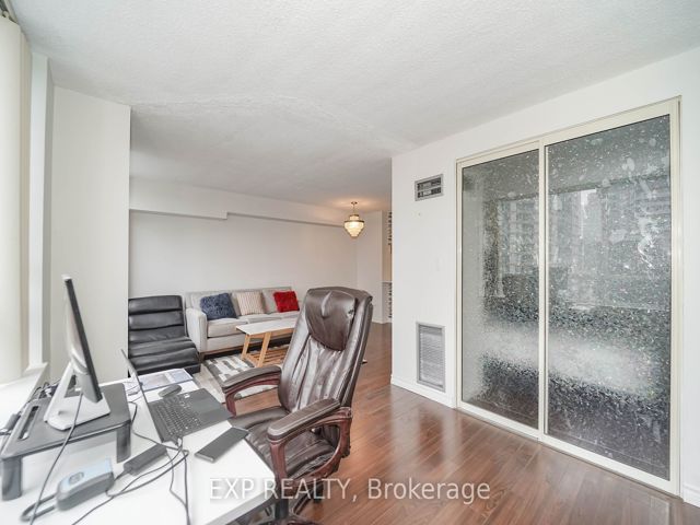 2322 - 633 Bay St