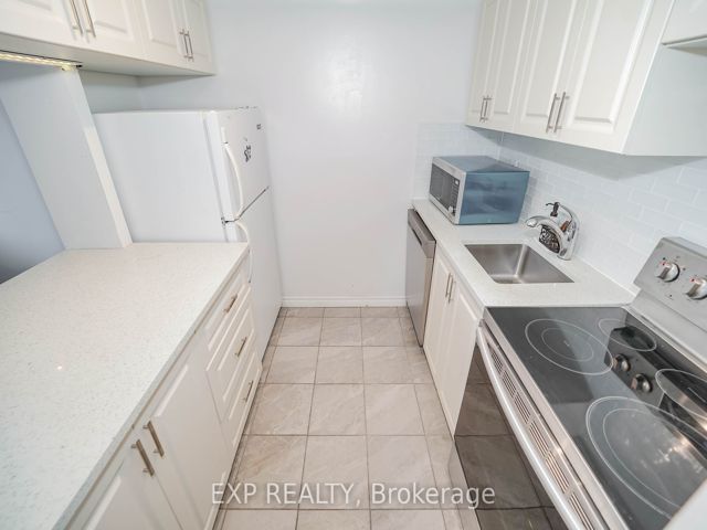 2322 - 633 Bay St