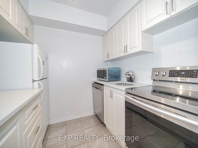 2322 - 633 Bay St
