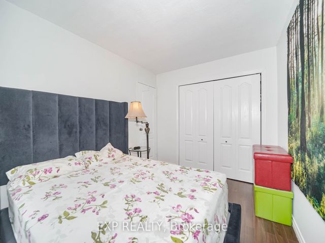 2322 - 633 Bay St