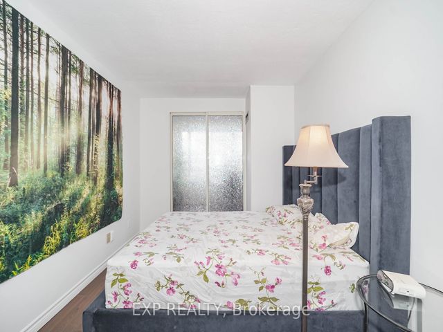 2322 - 633 Bay St