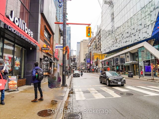 2322 - 633 Bay St