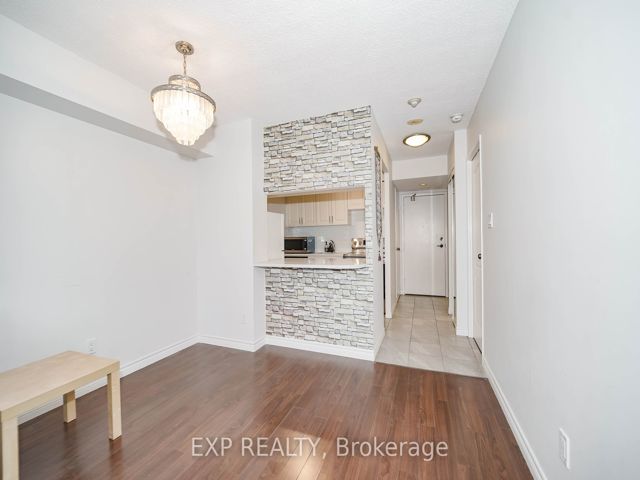 2322 - 633 Bay St