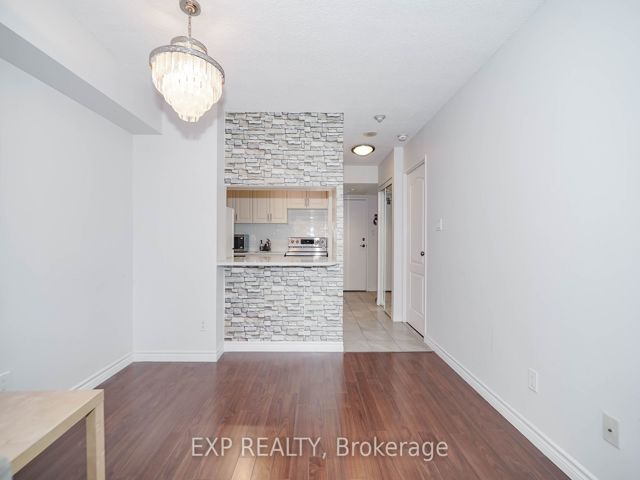 2322 - 633 Bay St