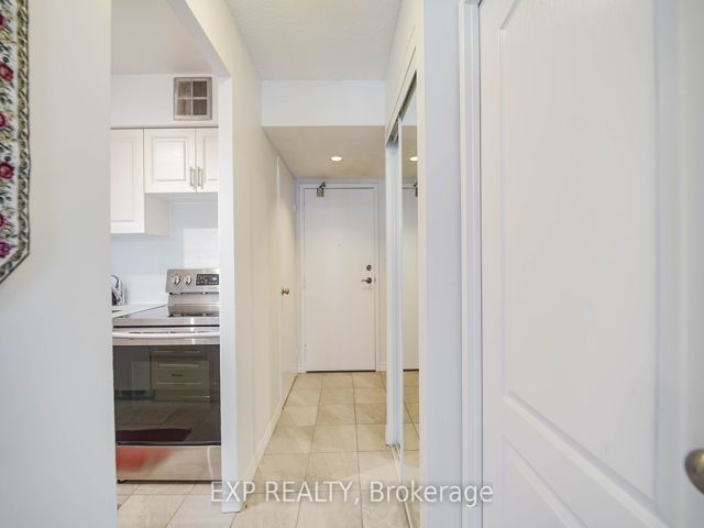2322 - 633 Bay St