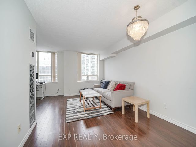 2322 - 633 Bay St