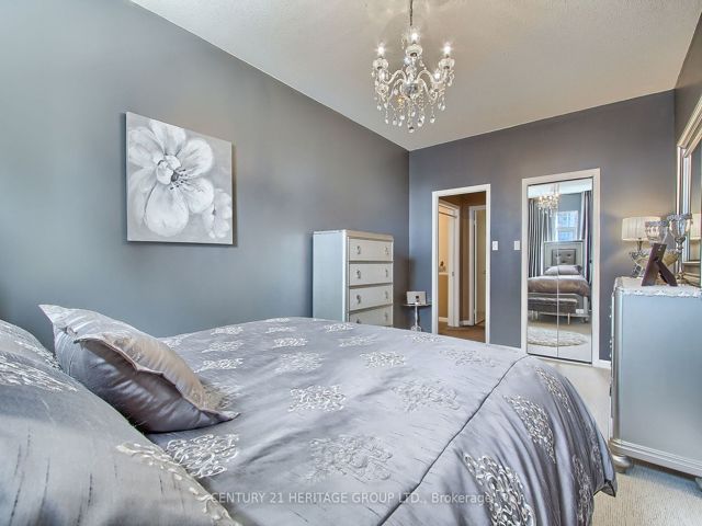 PH6 - 550 Front St W