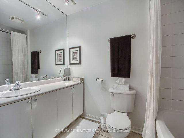 PH6 - 550 Front St W
