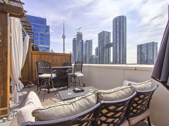 PH6 - 550 Front St W