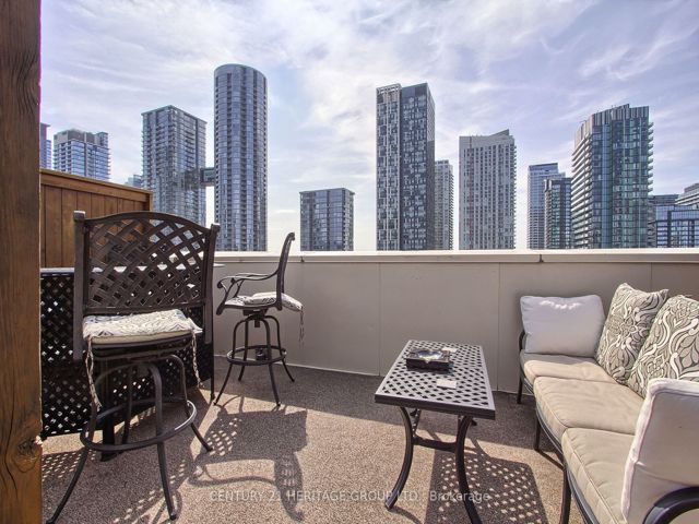 PH6 - 550 Front St W