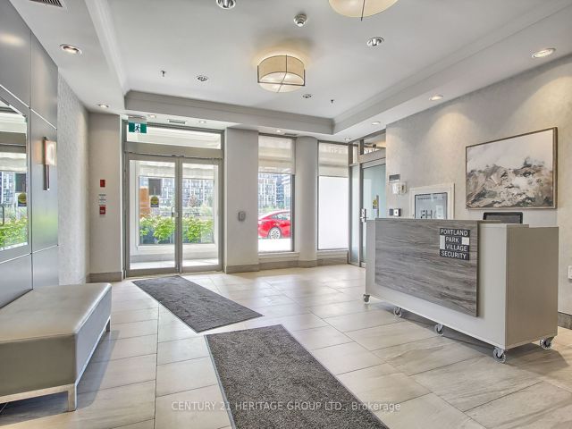 PH6 - 550 Front St W