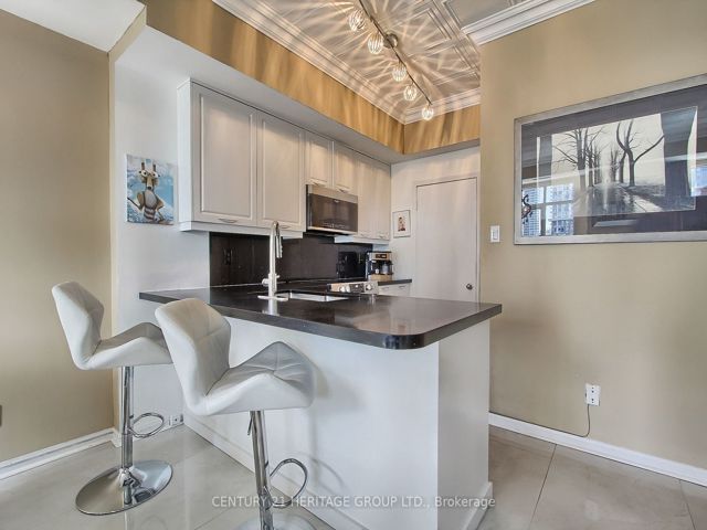 PH6 - 550 Front St W