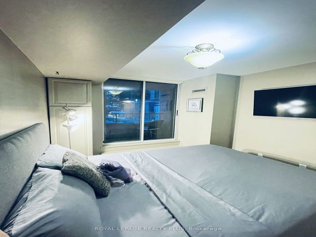515 - 5 Rosehill Ave