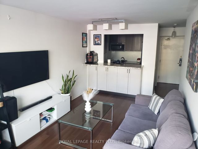 515 - 5 Rosehill Ave