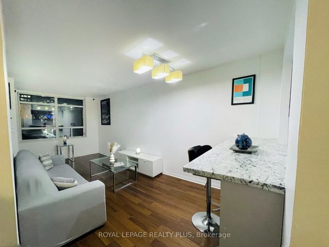 515 - 5 Rosehill Ave