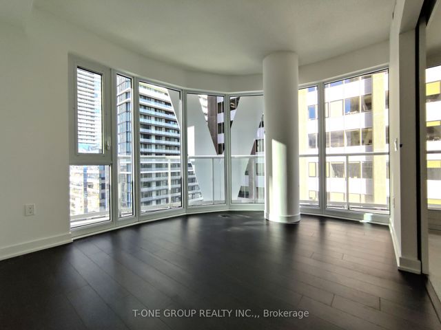 2212 - 230 Simcoe St