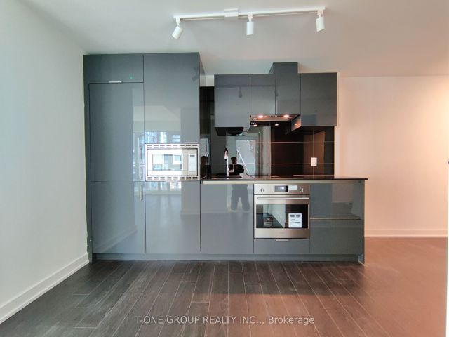 2212 - 230 Simcoe St