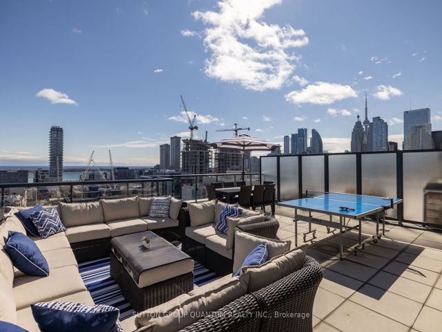 LPH03 - 400 Adelaide St E