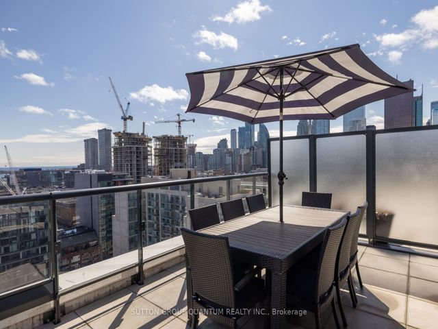 LPH03 - 400 Adelaide St E