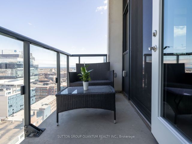 LPH03 - 400 Adelaide St E
